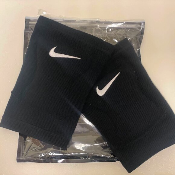 COPY - COPY - Nike Streak Dri-Fit Volleyball Knee Pads (Black, M/L) - Picture 1 of 2